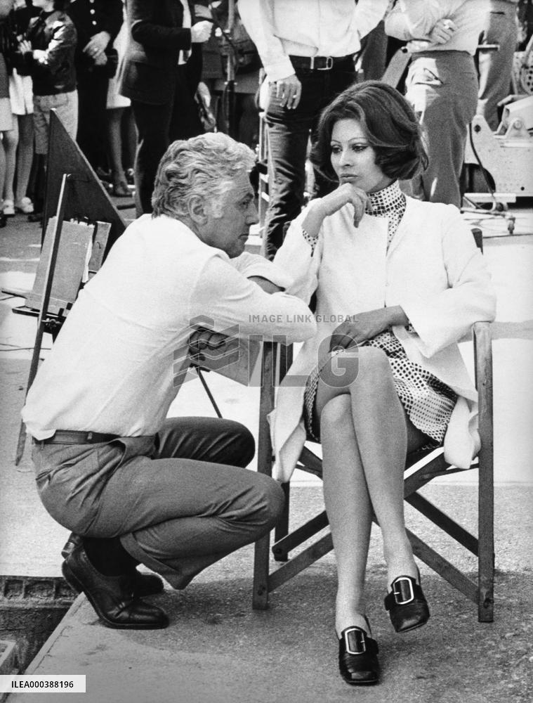 The Priest'S Wife (1970)