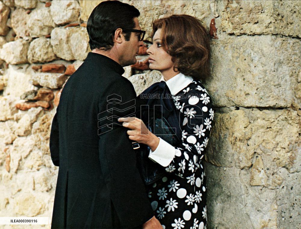 The Priest'S Wife (1970)