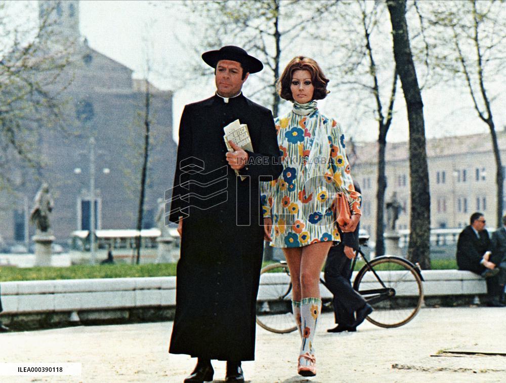 The Priest'S Wife (1970)