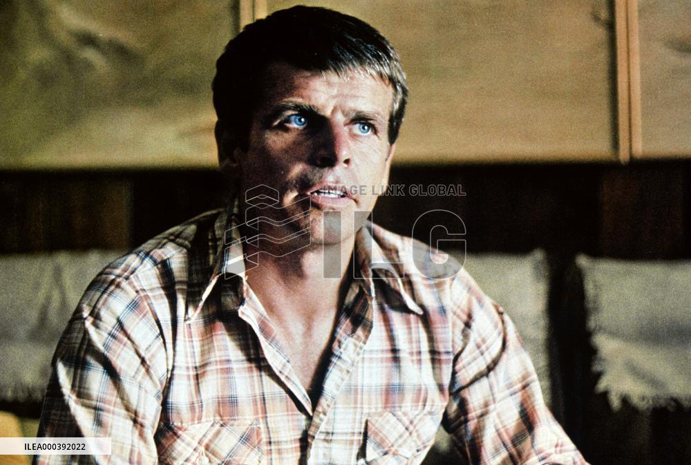 Rolling Thunder (1977)