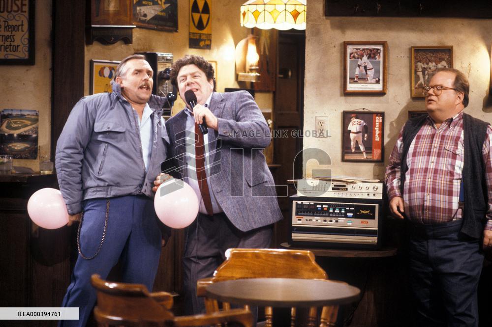 Cheers (1982)