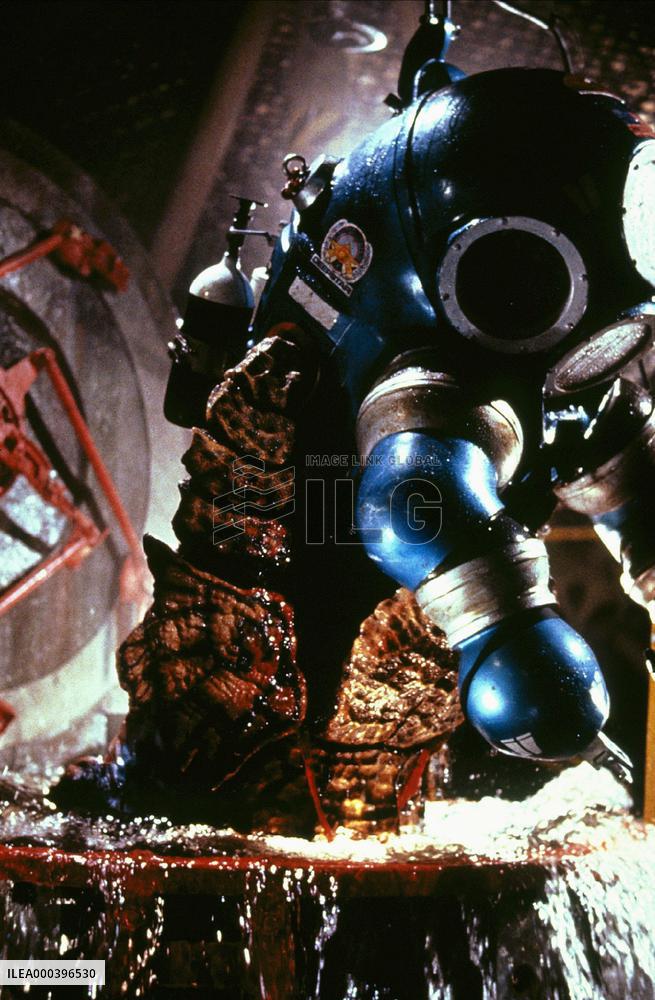 Deep Star Six (1989)