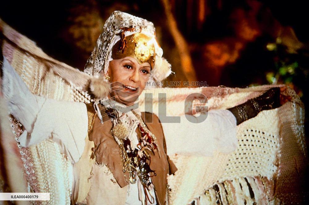 The Feather Fairy; Perinbaba (1985)