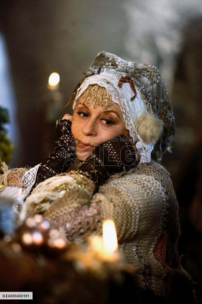 The Feather Fairy; Perinbaba (1985)