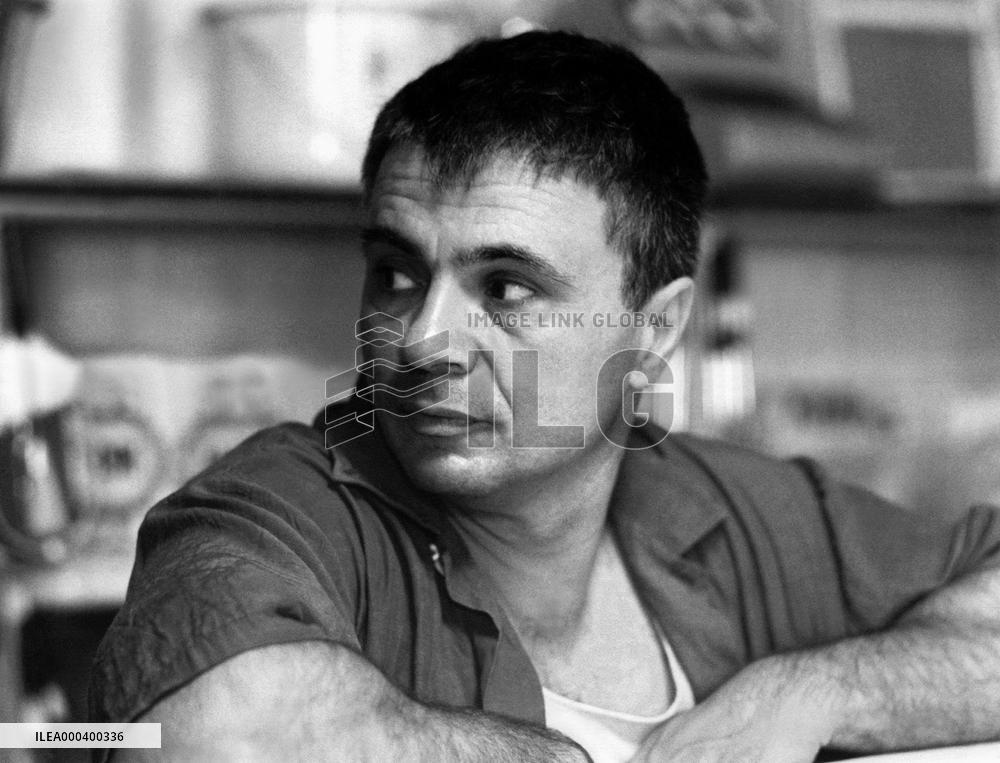 Second-Hand Hearts (1981)