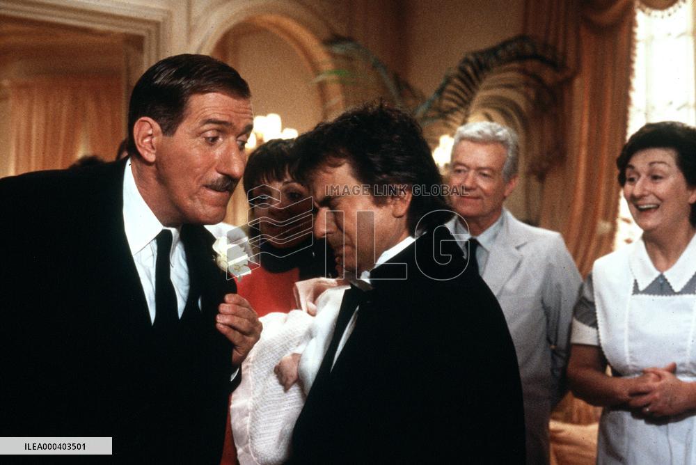 Arthur 2: On The Rocks (1988)