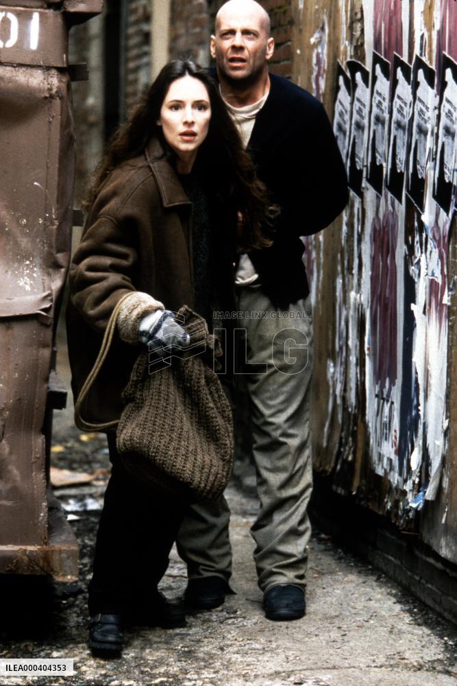 Twelve Monkeys; 12 Monkeys (1995)