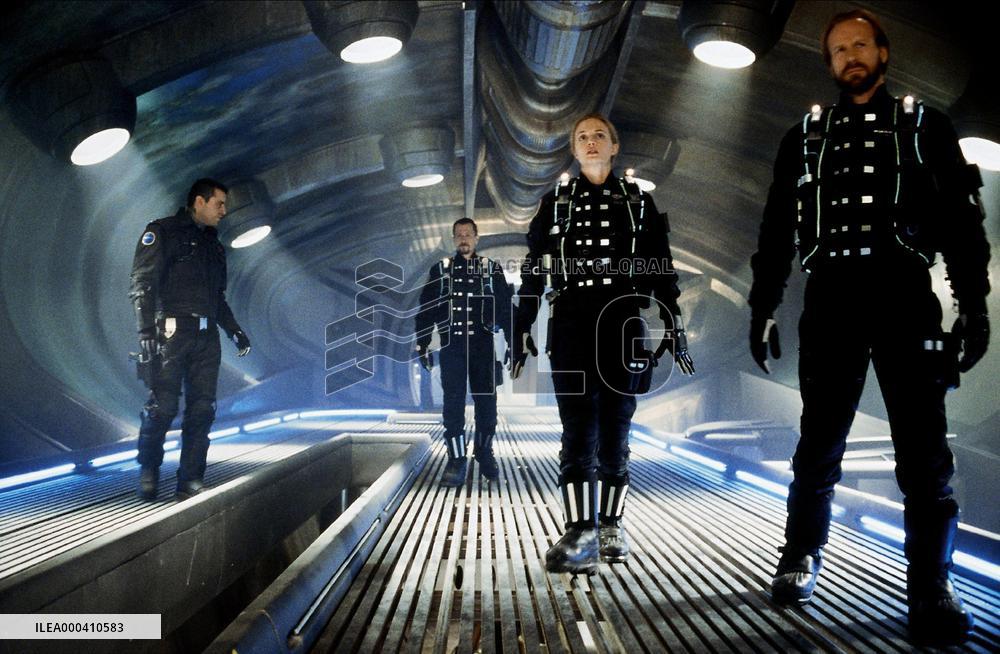 Lost In Space (1998)