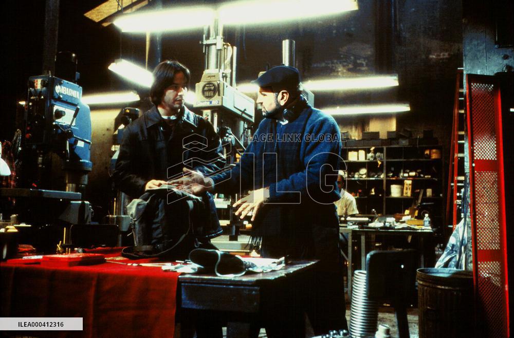 Chain Reaction (1996)