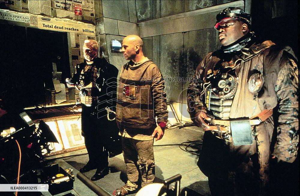 Twelve Monkeys; 12 Monkeys (1995)