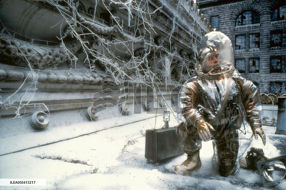 Twelve Monkeys; 12 Monkeys (1995)