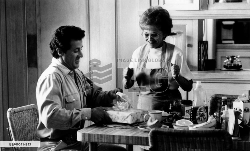 Stop! Or My Mom Will Shoot (1992)