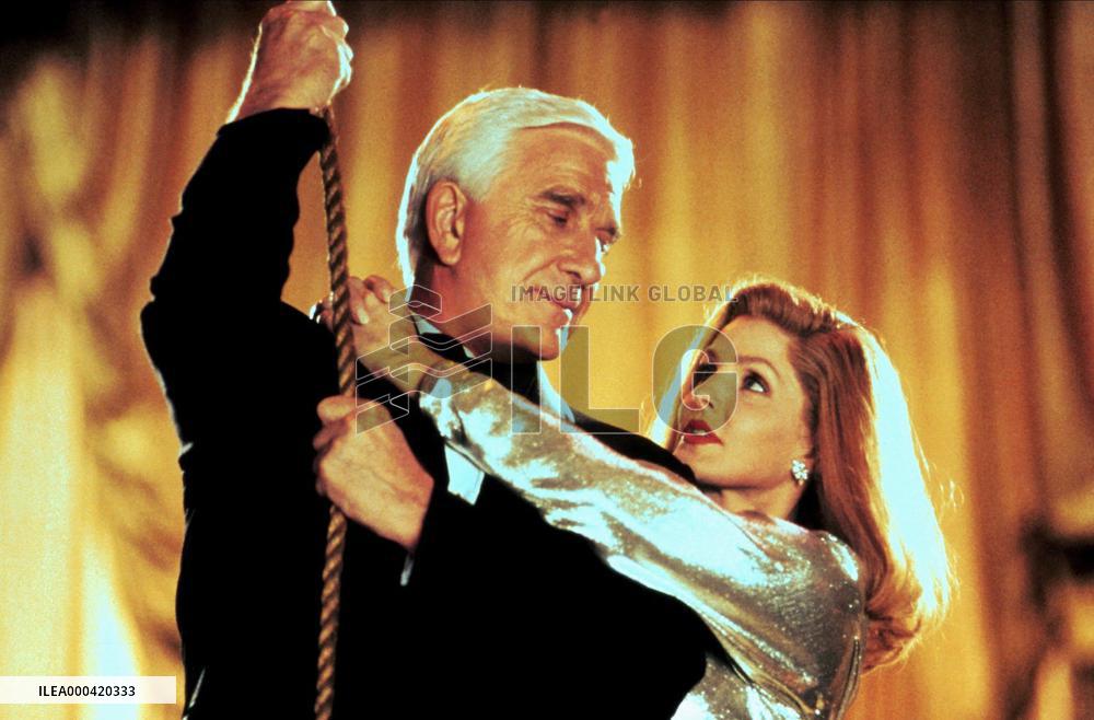 Naked Gun 33 1/3 (1994)