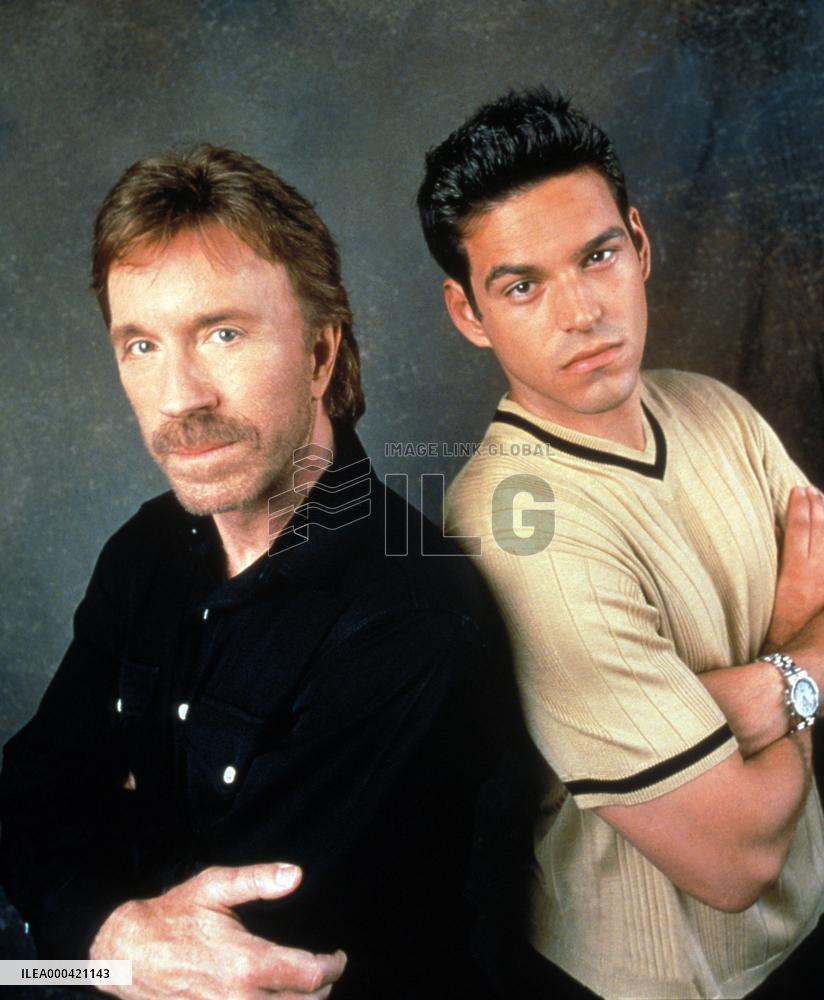 Logan'S War: Bound By Honor (1998)