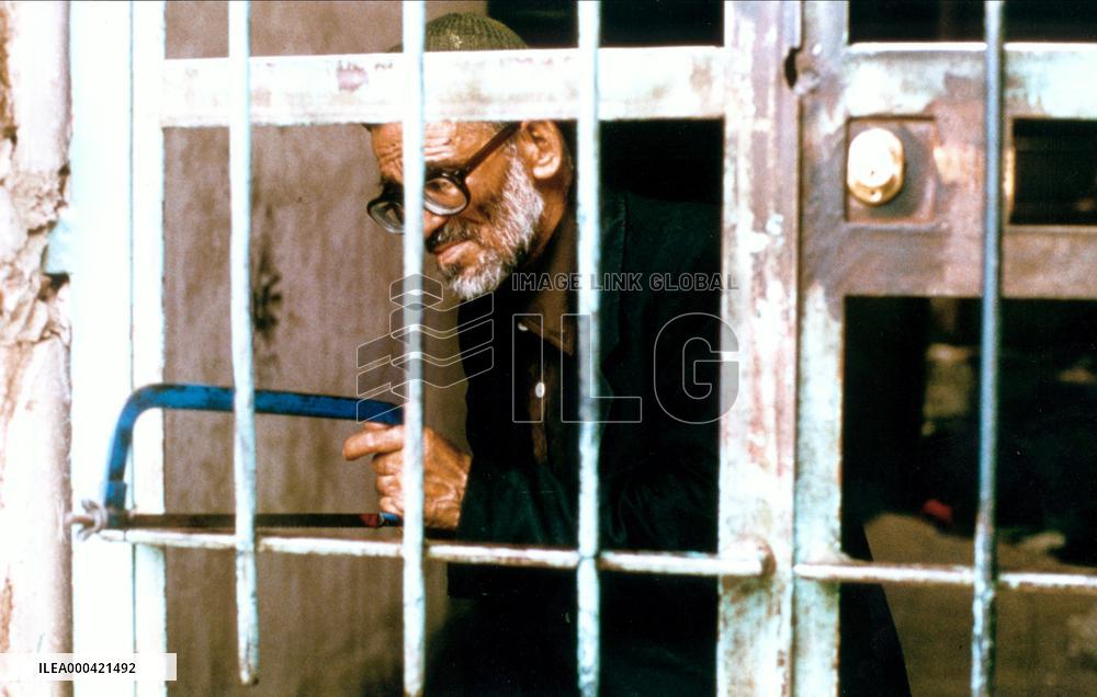 The Apple; La Pomme; Sib (1998)