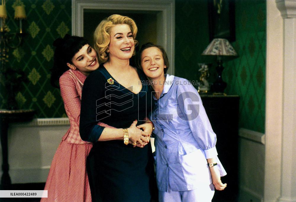 8 Femmes; 8 Women (2002)