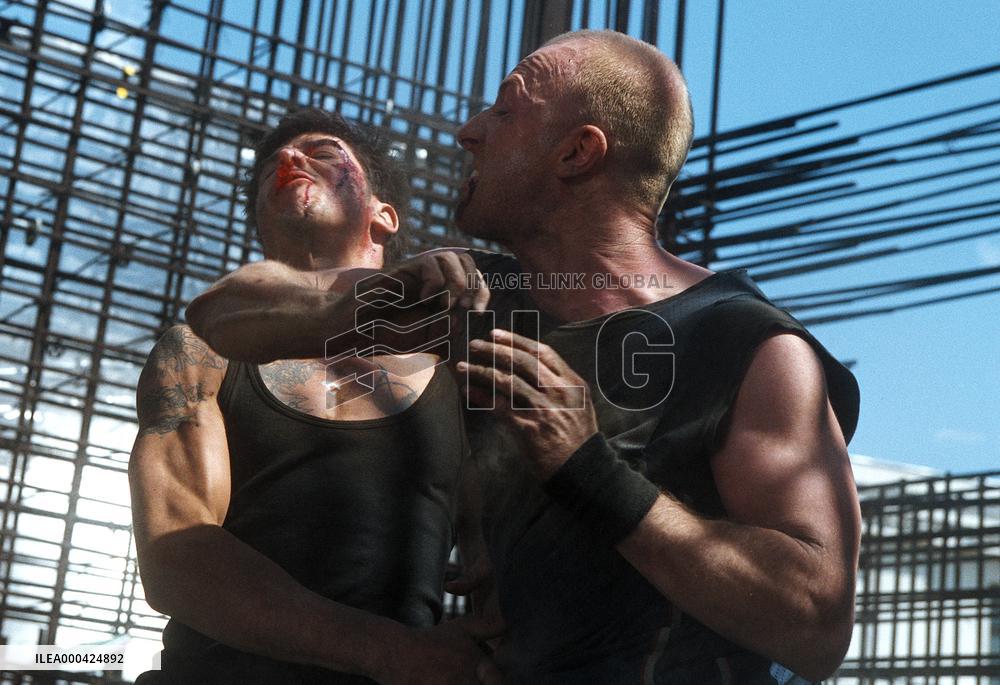 District 13; Banlieue 13 (2004)