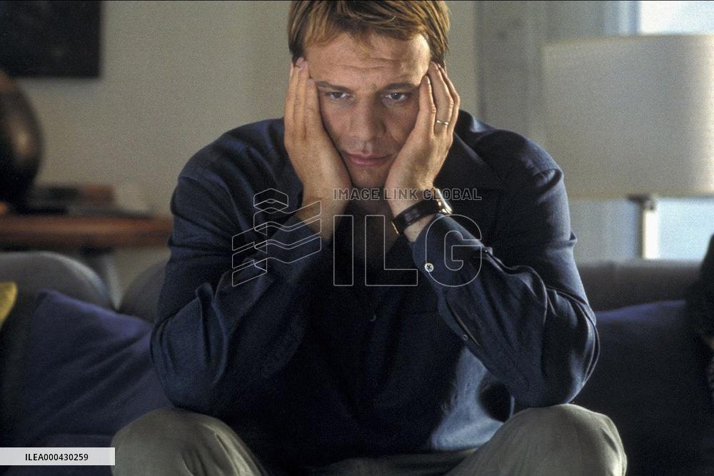 He Loves Me... He Loves Me Not (2002)