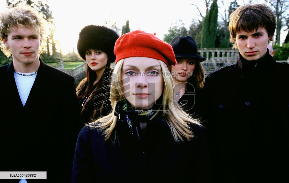 Hex : Season 1 (2004)