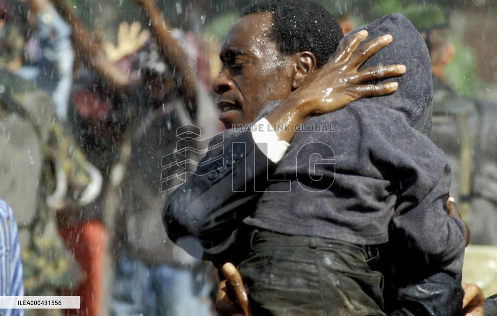 Hotel Rwanda (2004)