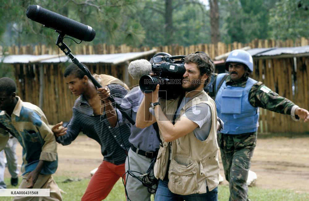 Hotel Rwanda (2004)