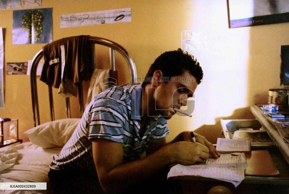 Intimate Strangers (2004)