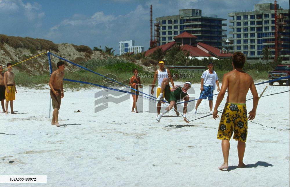 Jackass: The Movie (2002)