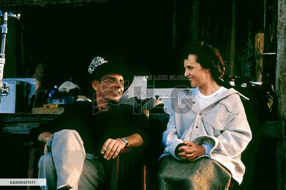 Nowhere In Africa (2001)