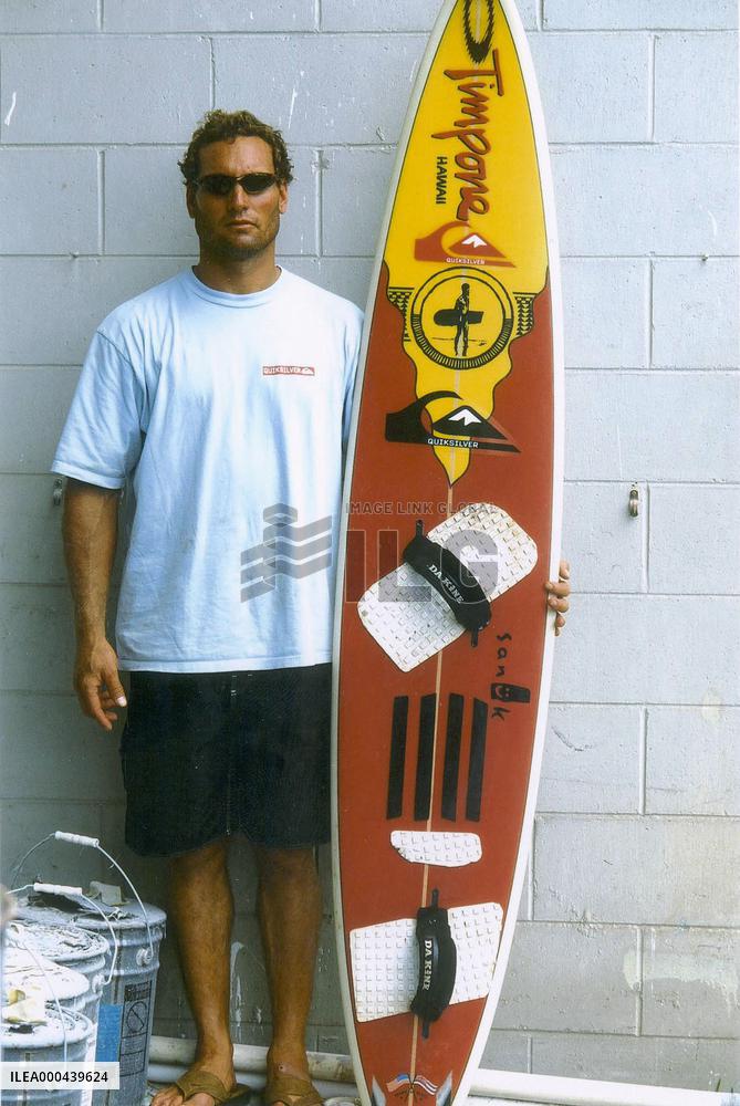 Riding Giants (2004)