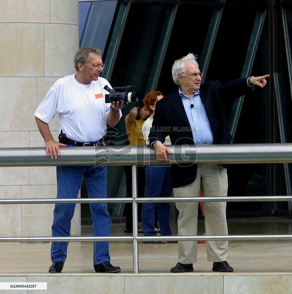 Sketches Of Frank Gehry (2005)