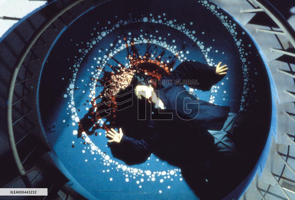 Spiral; Uzumaki (2000)