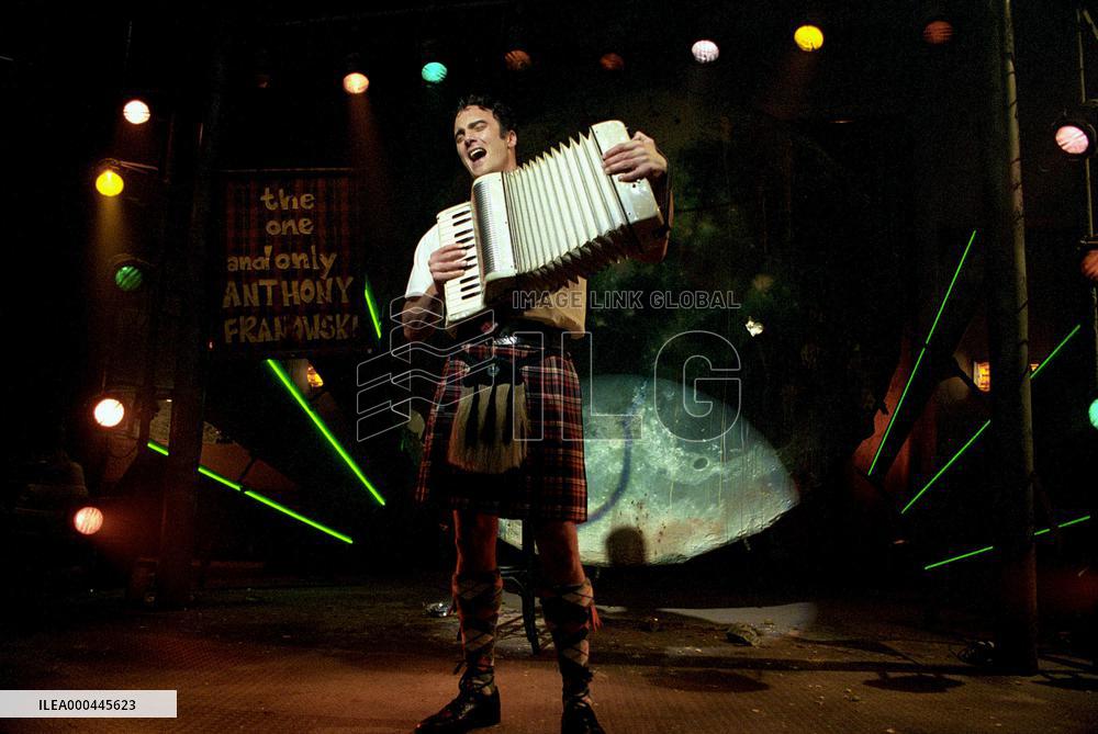 The Adventures Of Pluto Nash (2002)