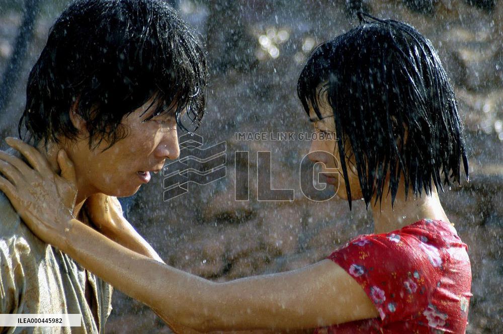 The Beautiful Country (2004)