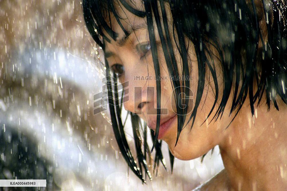 The Beautiful Country (2004)