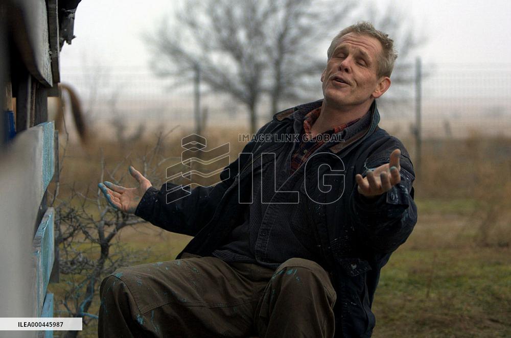 The Beautiful Country (2004)