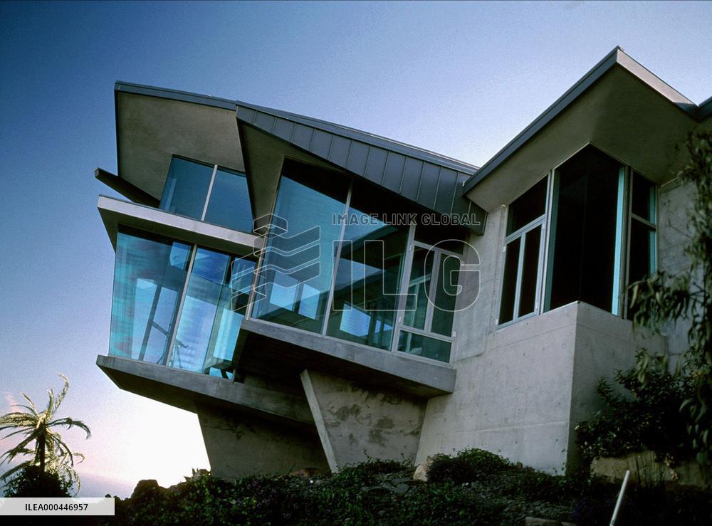 The Glass House (2001)