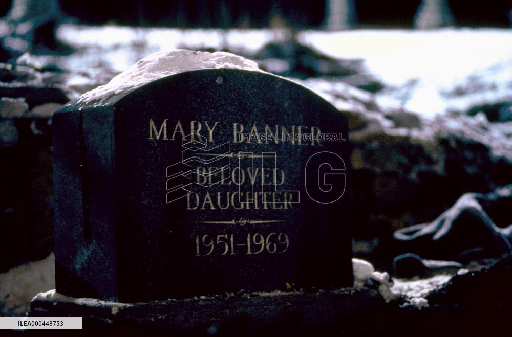 Urban Legends: Bloody Mary (2005)