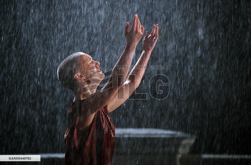 V For Vendetta (2005)