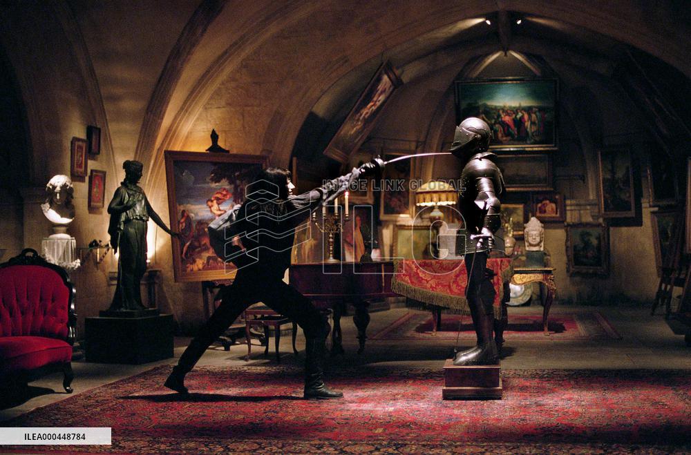 V For Vendetta (2005)