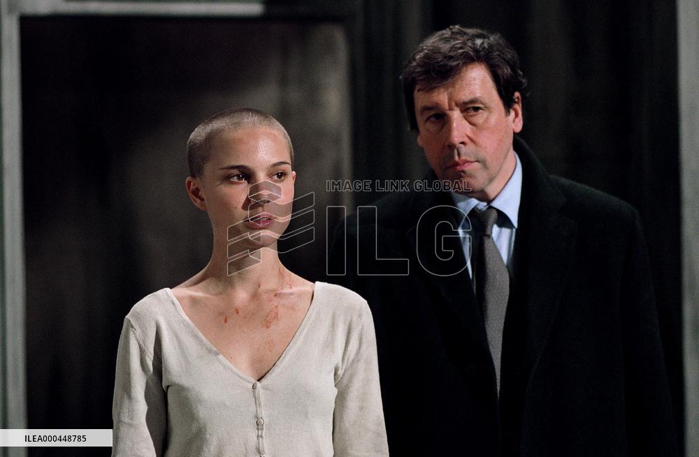 V For Vendetta (2005)