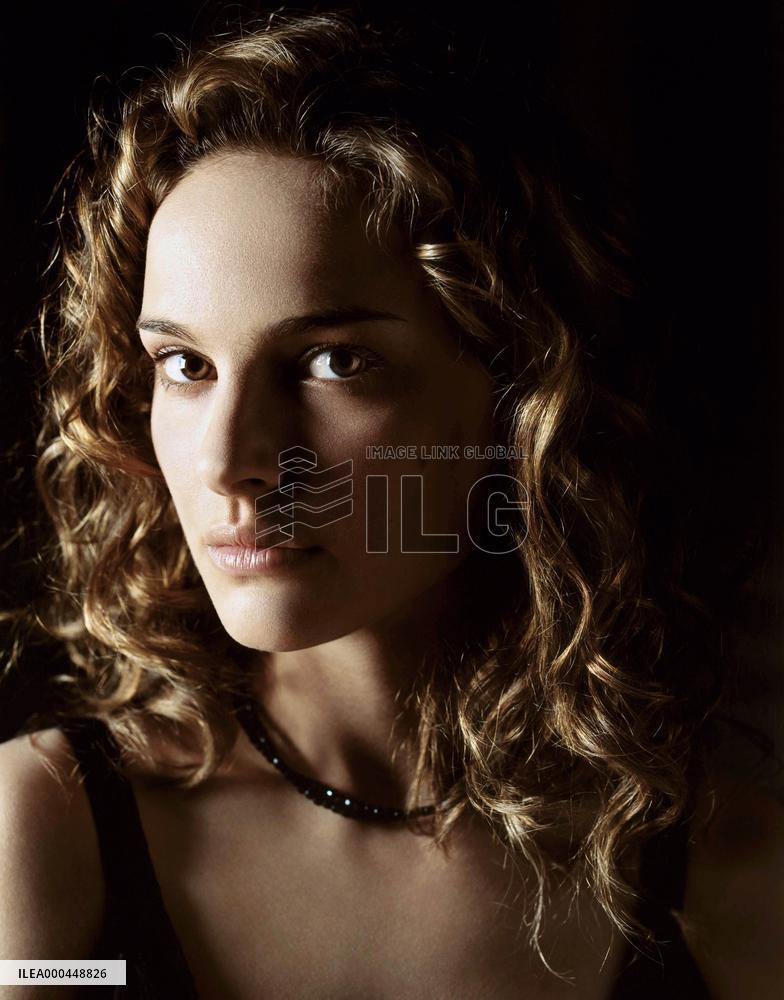 V For Vendetta (2005)