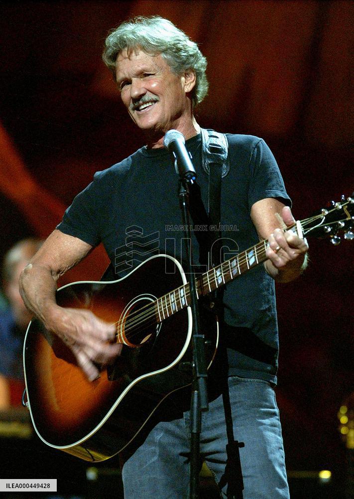 Willie Nelson:Live And Kicking (2003)