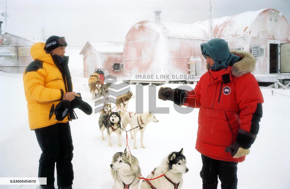 Eight Below (2006)