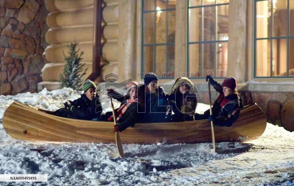 Grounded: Unaccompanied Minors (2006)