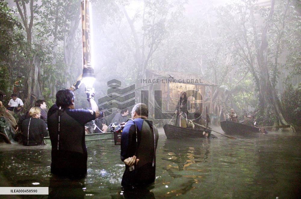 Pirates Of The Caribbean: Dead (2006)
