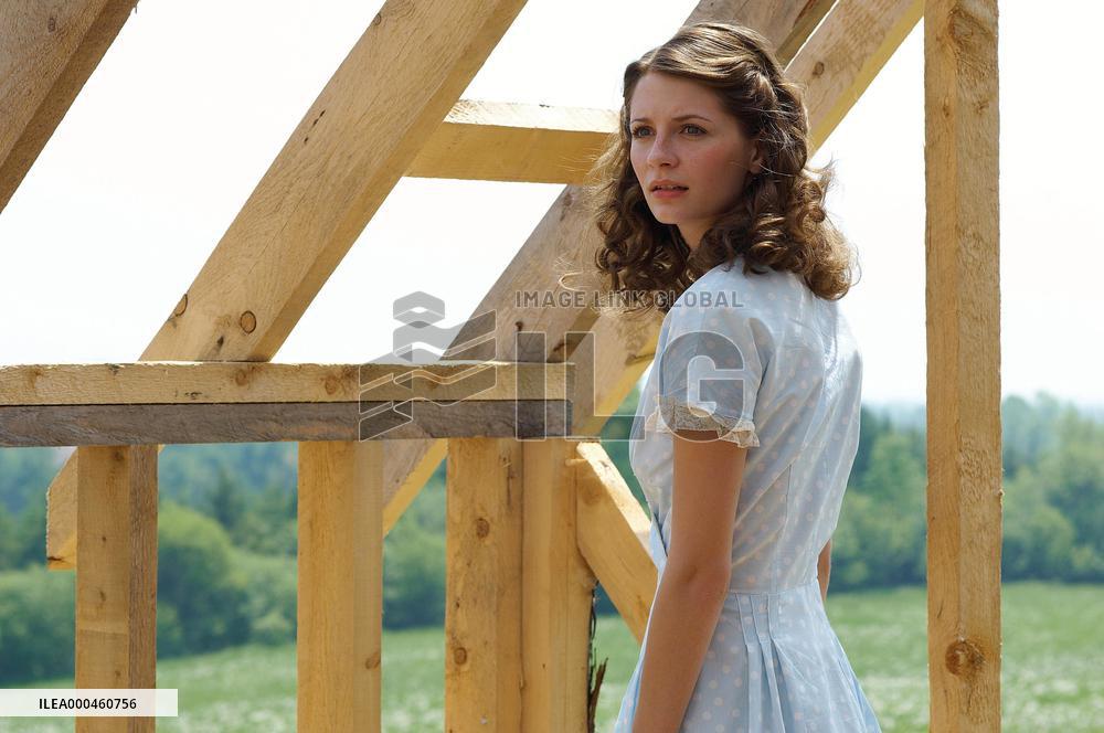 Closing The Ring (2007)