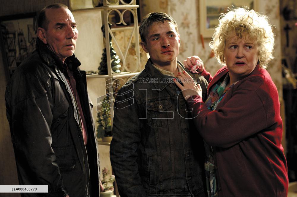 Closing The Ring (2007)