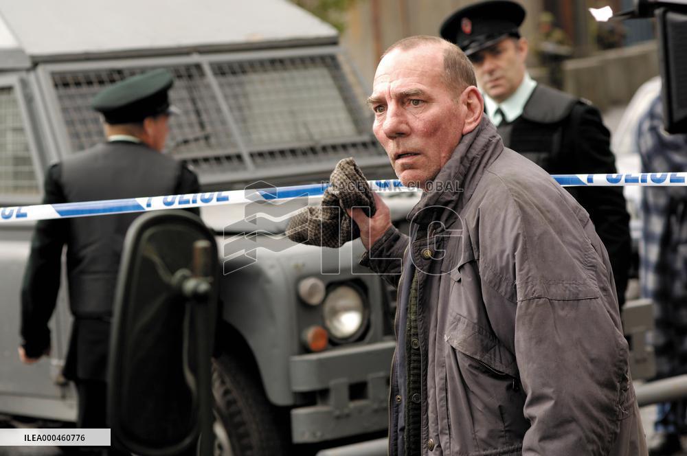 Closing The Ring (2007)