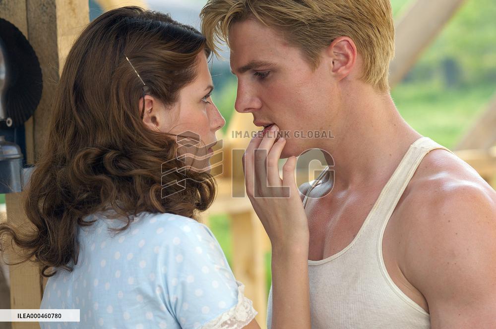 Closing The Ring (2007)