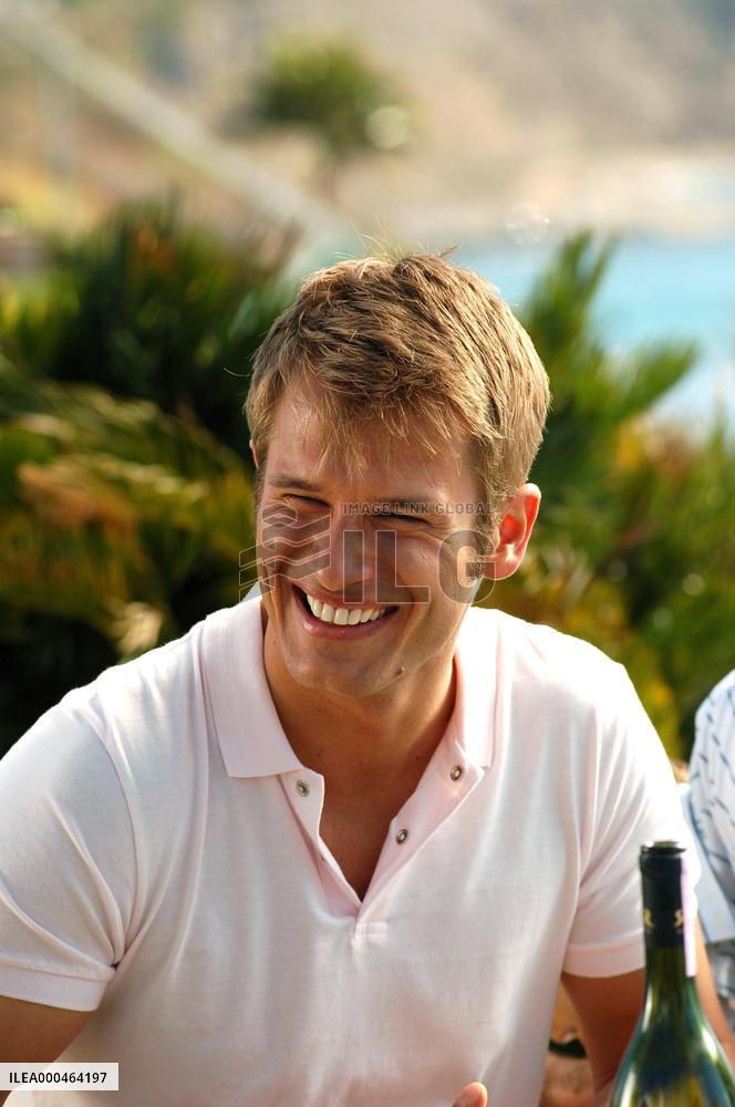 The Hottie And The Nottie (2008)